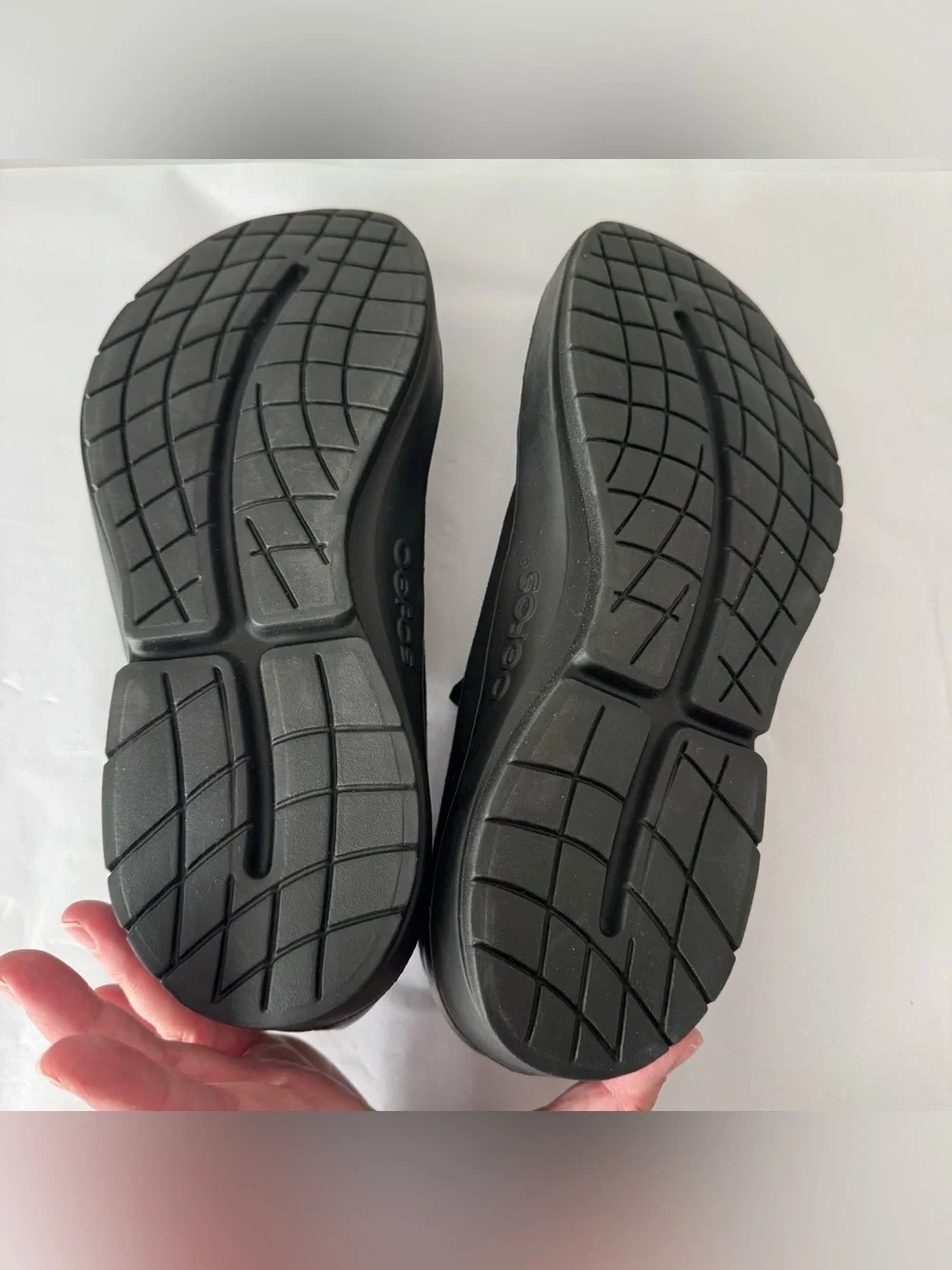 OOFOS Size 12.5 Men’s Slip On Black Sneakers Oomg Black Recovery Shoes US